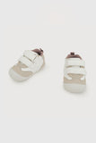 ZAPATILLA DE NINA DOS VELCROS CANA BAJA LINEAS