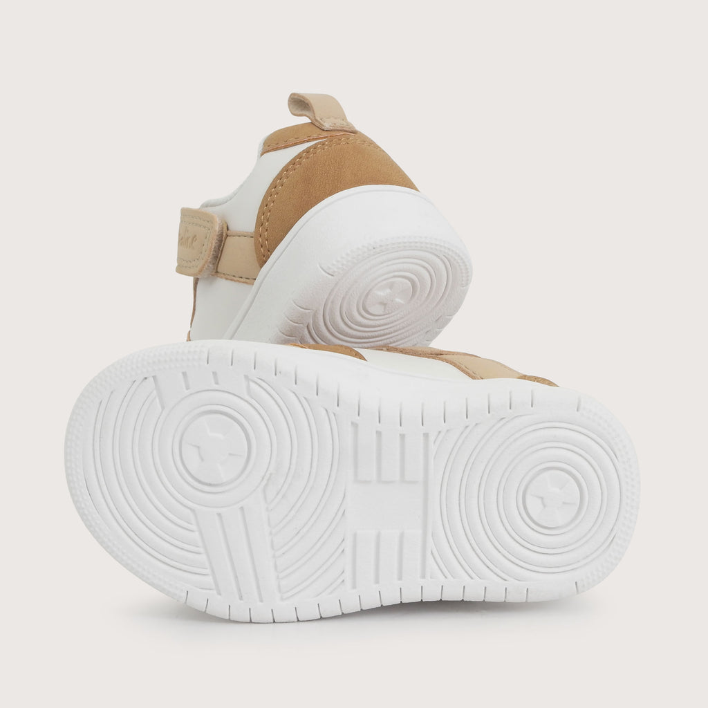 Zapatilla Urbana Velcro y Cordón Elasticado